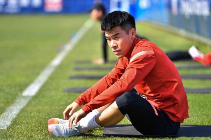 华体会hth体育官网入口-意外！他可能成大连英博本赛季首位主力难保的功勋球员，引发热议